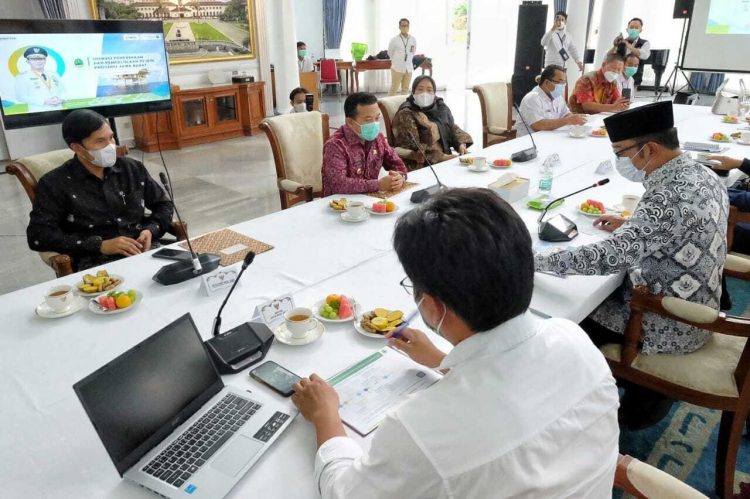 Bupati Masnah Hadiri Rapat Studi Banding Pengelolaan PI 10 Persen ke Pemprov Jabar
