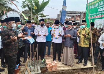 Wabup BBS Hadiri Peletakkan Batu Pertama Masjid Baitussalam Desa Arang-Arang