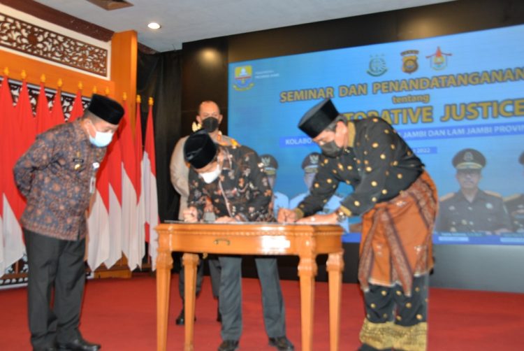 Gubernur Al Haris Apresiasi LAM Selesaikan Masalah Melalui Hukum Adat