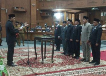 Ketua DPRD Yuli Setia Bhakti Melantik Ketua dan pengurus Badan Kehormatan