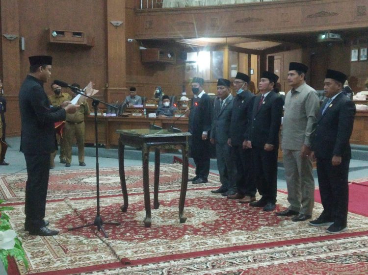 Ketua DPRD Yuli Setia Bhakti Melantik Ketua dan pengurus Badan Kehormatan