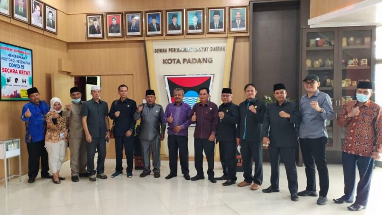  Anggota DPRD Muaro Jambi Kunker ke DPRD Kota Padang