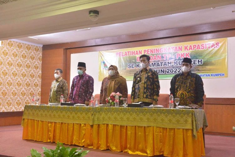Bupati Masnah Buka Secara Resmi Pelatihan Peningkatan BPD dan TP-PKK Se-Kecamatan Kumpeh