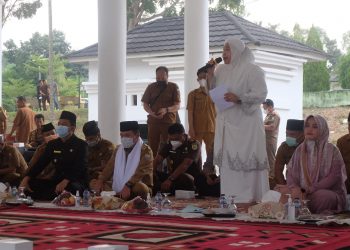 Bupati Masnah Sambut Gubernur Pada Acara Isra Mi’raj 1443 Hijriah