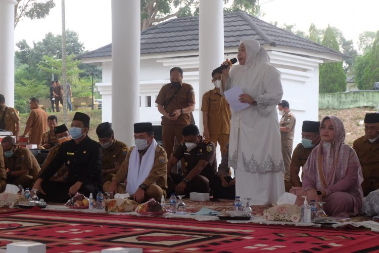 Bupati Masnah Sambut Gubernur Pada Acara Isra Mi’raj 1443 Hijriah