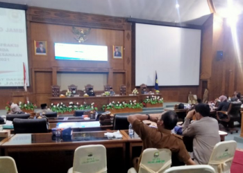 DPRD Muaro Jambi Gelar Paripuna Pandangan Fraksi