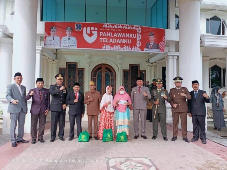 Wabup Tanjab Barat Pimpin Upacara Peringatan Hari Pahlawan