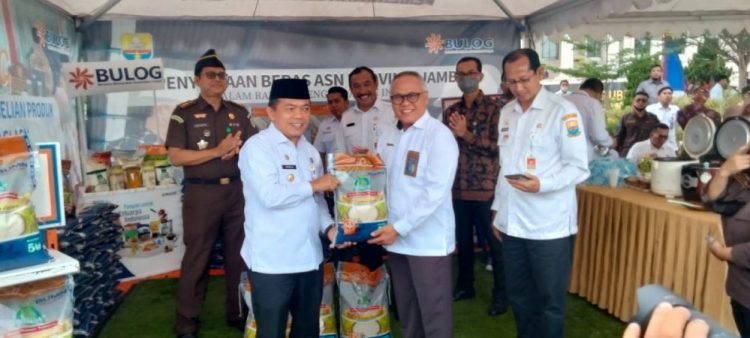 Gubernur Al Haris Launching Gerakan Pembelian Beras Lokal Bagi ASN
