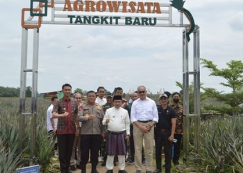 Pj Bupati Bachyuni Hadiri Acara Penyerahan Program Sosial Bank Indonesia