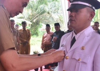 Pj Bupati Muaro Jambi Bachyuni Lantik Kepala Desa Solok