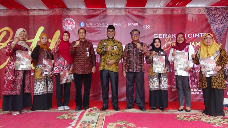 Sekda Ajak ASN dan Masyarakat Cintai Batik Jambi