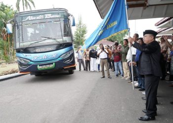 Al Haris Lepas Kontingen PWI Jambi ke HPN 2023 di Medan