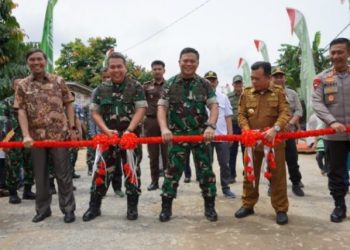 Gubernur Al Haris Hadiri Penutupan Karya Bhakti TNI Korem 042/GP di Desa Kilangan