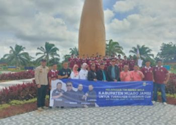 PJ Bupati Bachyuni Deliansyah Melepas Secara Langsung Team Sepak Bola Muaro Jambi