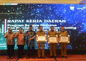 Pemkab Muaro Jambi Terima Penghargaan Terbaik II dalam Upaya Menurunkan Stunting di Provinsi Jambi