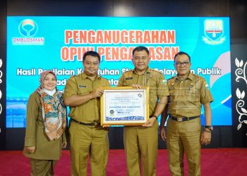 Pemkab Muaro Jambi Terima Penghargaan Predikat Kepatuhan Standar Pelayanan Publik Tahun 2022