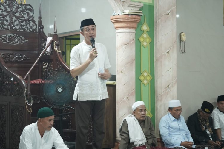 Pj Bupati Muaro Jambi Lakukan Safari Ramadhan di Masjid Baiturrahman