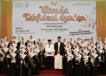 Al Haris Hadiahkan Umroh Gratis Orang Tua Dan Beasiswa Kepada Para Penghafal Al-Qur’an
