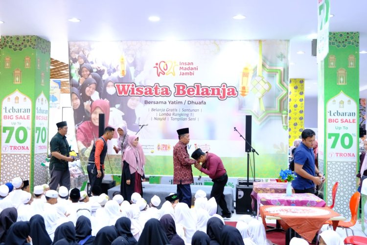 Wagub Sani Berbagi Kasih Sayang Bersama Anak Yatim