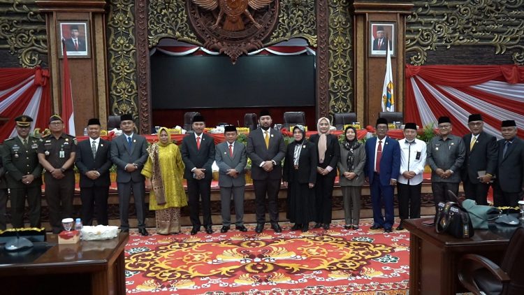 Gubernur Al Haris Hadiri Pengucapan Sumpah Janji Anggota DPRD Jambi PAW