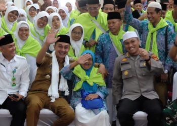 Pj Bupati Muaro jambi Lepas Keberangkatan 146 Orang Calon Jemaah Haji Asal Muaro Jambi