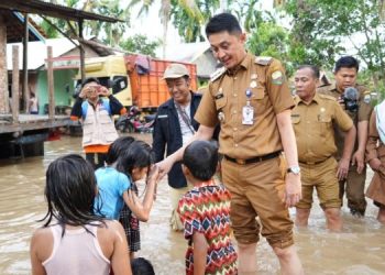 Pj Bupati Muaro Jambi Tinjau Warga Korban Banjir