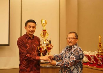 Bachyuni Deliansyah Menerima Awards Udara Bersih Indonesa Tahun 2023 TRC BPBD Prov. Jambi