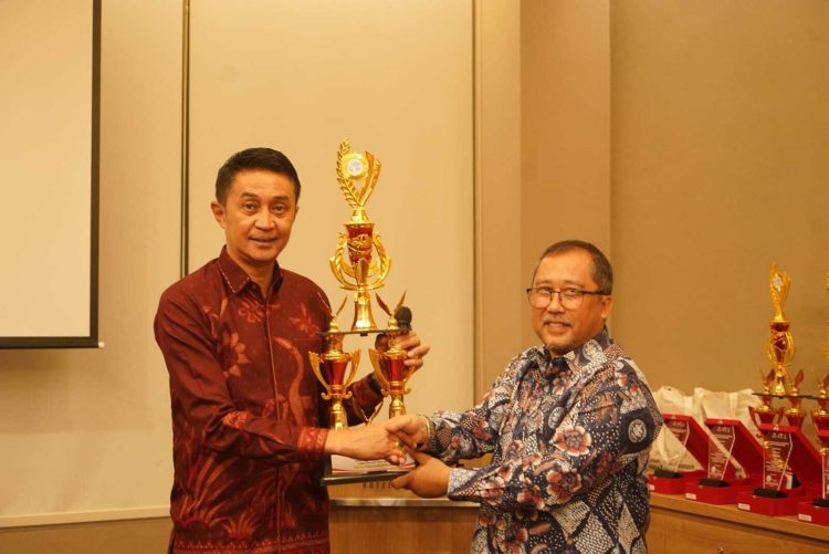Bachyuni Deliansyah Menerima Awards Udara Bersih Indonesa Tahun 2023 TRC BPBD Prov. Jambi