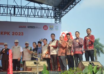 Pj Bupati Muaro Jambi Hadiri Pameran Road Show Bus KPK