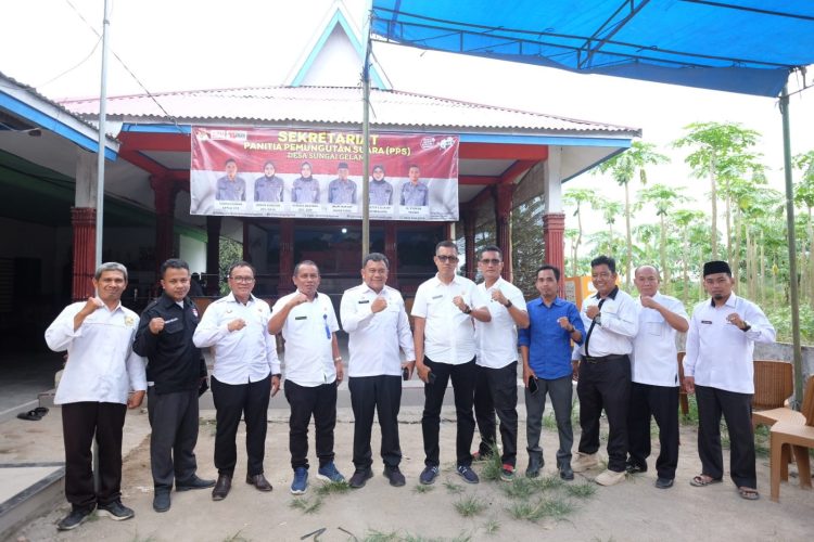 Sekda Muaro Jambi Mantau Langsung Pelaksanaan Pemilihan Kepala Desa Serentak