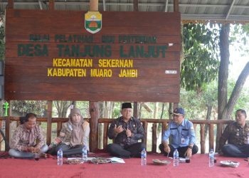 Sekda Muaro Jambi Tinjau Kawasan Wisata Desa Danau