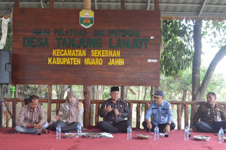 Sekda Muaro Jambi Tinjau Kawasan Wisata Desa Danau