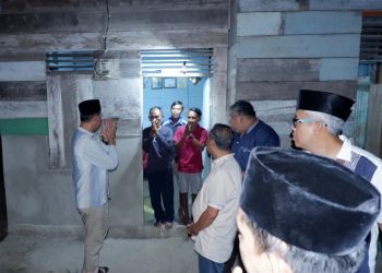 PJ Bupati Bachyuni Bersama Kepala OPD Berikan Paket Sembako ke Warga Sungai Gelam