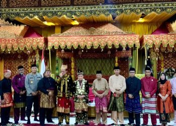 Ahmadi Noor Supit Diberikan Penganugerahan Adat Melayu, Edi Purwanto: Adat Melayu Terus Kita Lestarikan