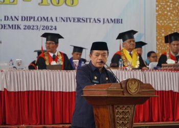 Hadir di Wisuda Unja, Al Haris: Generasi Muda Harus Pandai Mencari Peluang