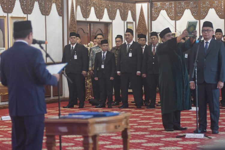 Sekda Budhi Hartono Hadiri Pelantikan dan Pengambilan Sumpah/janji Direktur PT Bank Pembangunan Daerah Jambi