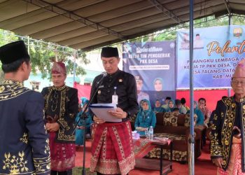 Pj Bupati Muaro Jambi Kukuhkan Pengurus Lembaga Adat Melayu Jambi di Desa Talang Datar