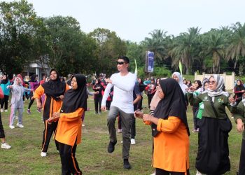 PJ Bupati Bachyuni Ikuti Senam Sehat Bersama Pegawai Kantor Camat Bahar Utara