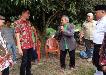 PJ Bupati Muaro Jambi Bersama Sekda Berikan Bantuan Korban Kebakaran