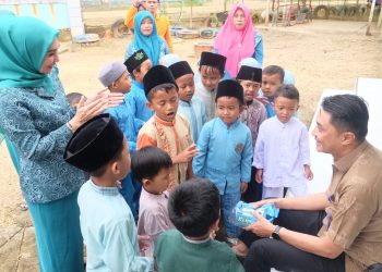 Pj Bupati Muaro Jambi Beserta Bunda PAUD Berkunjung TK Riyadul Huda II Desa Mekar Jaya