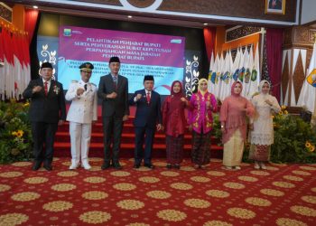 Gubernur Al Haris Resmi Lantik Raden Najmi Sebagai Pj. Bupati Muaro Jambi dan Perpanjang Masa Jabatan Bachril Bakri