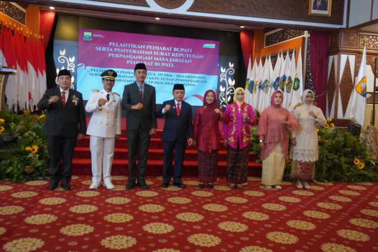 Gubernur Al Haris Resmi Lantik Raden Najmi Sebagai Pj. Bupati Muaro Jambi dan Perpanjang Masa Jabatan Bachril Bakri