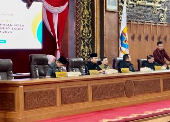 Edi Purwanto Pimpin Rapat Paripurna Penyampaian LKPJ Gubernur Jambi tahun anggaran 2023
