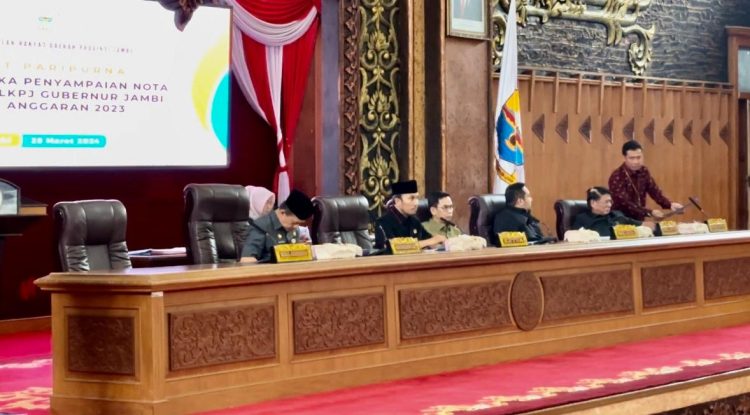 Edi Purwanto Pimpin Rapat Paripurna Penyampaian LKPJ Gubernur Jambi tahun anggaran 2023
