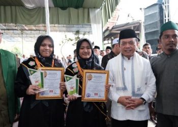 Gubernur Al Haris Berikan Hadiah Umroh Santri Hafidz 30 Juz Ponpes Nurul Jadid Singkut