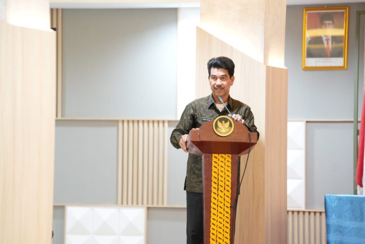 Pj Bupati Raden Najmi Hadiri Pelantikan dan Pengambilan Sumpah Janji Panitia Pengawas Pemilu Kec .Se-kab. Muaro Jambi