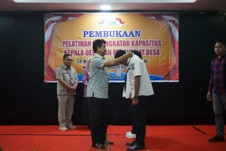Pj Bupati Raden Najmi Secara Resmi Buka Pelatihan Peningkatan Kapasitas Kades dan Perangkat Desa se-Kecamatan Bahar Selatan