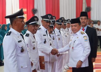 Pj Bupati Raden Najmi Kukuhkan Perpanjangan Masa Jabatan Kepala Desa Kabupaten Muaro Jambi
