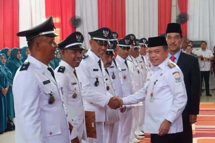 Pj Bupati Raden Najmi Kukuhkan Perpanjangan Masa Jabatan Kepala Desa Kabupaten Muaro Jambi