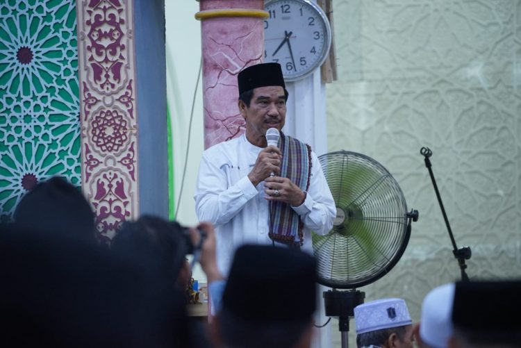 Pj Bupati Muaro Jambi Melaksanakan Sholat Idul Adha 1445H di Sengeti